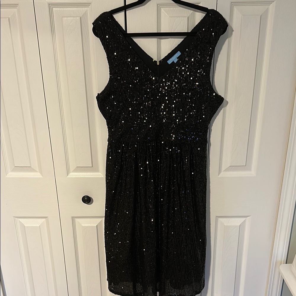 DRAPER JAMES RSVP Sleeveless V-Neck Sequin Dress in Black